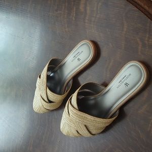 Worthington memory foam mules. Size 7m. Straw color